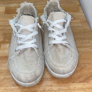 Casual Frayed Canvas Sneakers in Beige